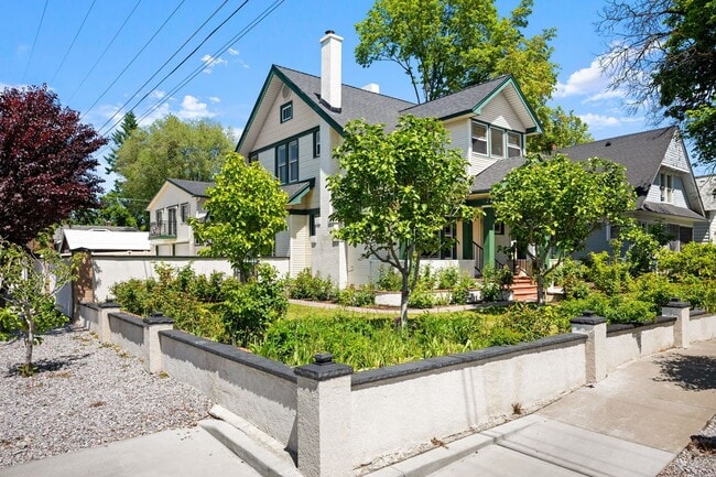 Building Photo - Beautiful Audubon 5 Bedroom Home! - Available now!