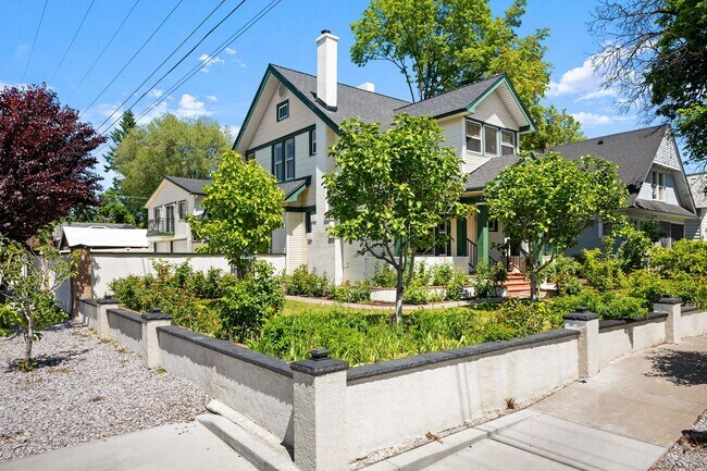 Building Photo - Fully Updated 1912 Audubon Charmer - 5BR/3BA with Hardwoods, Chef's Kitchen & Finished Basement!