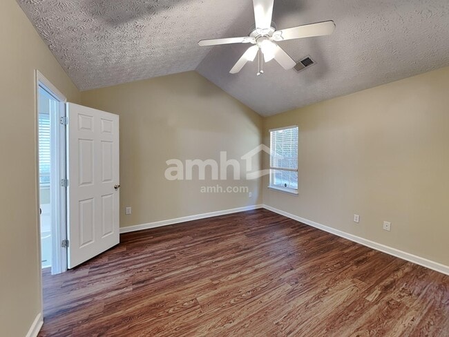 Building Photo - 2656 Lake Park Bnd