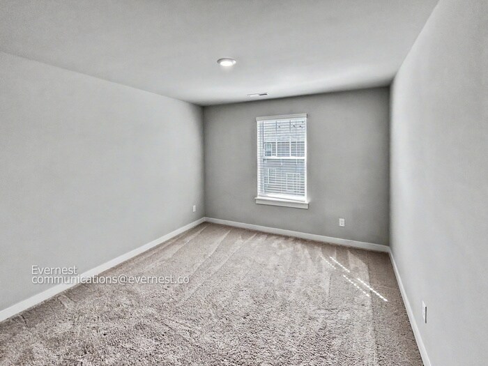 Building Photo - 710 Mickelson Way