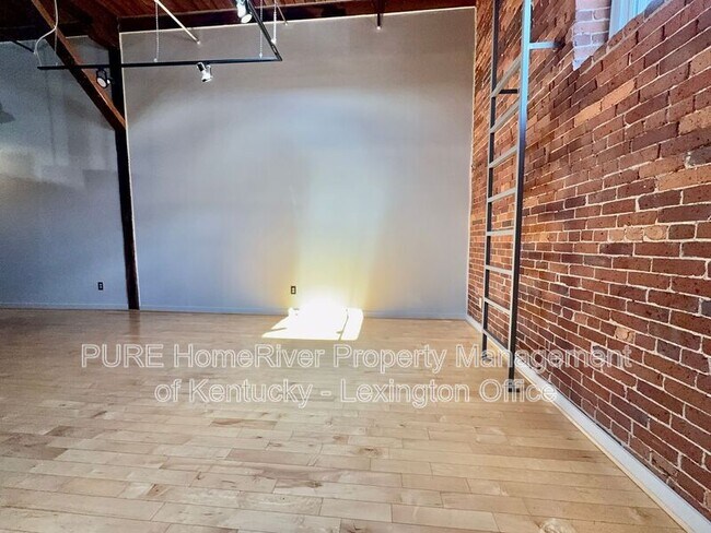 Building Photo - 222 Bolivar St
