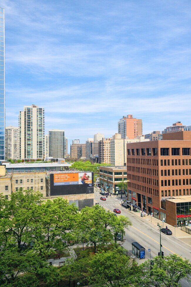 Building Photo - 1122 N Clark St