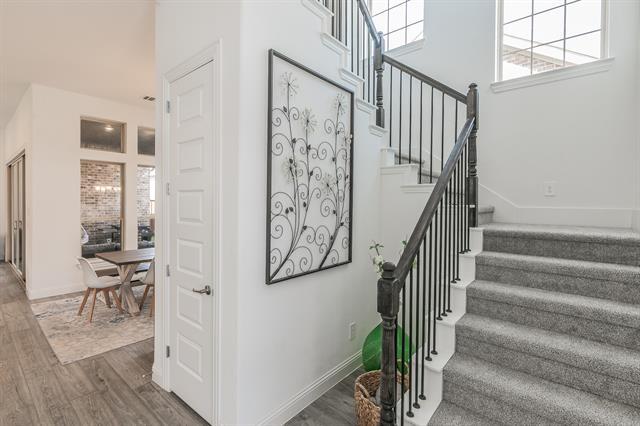 Building Photo - 711 Artesian Dr