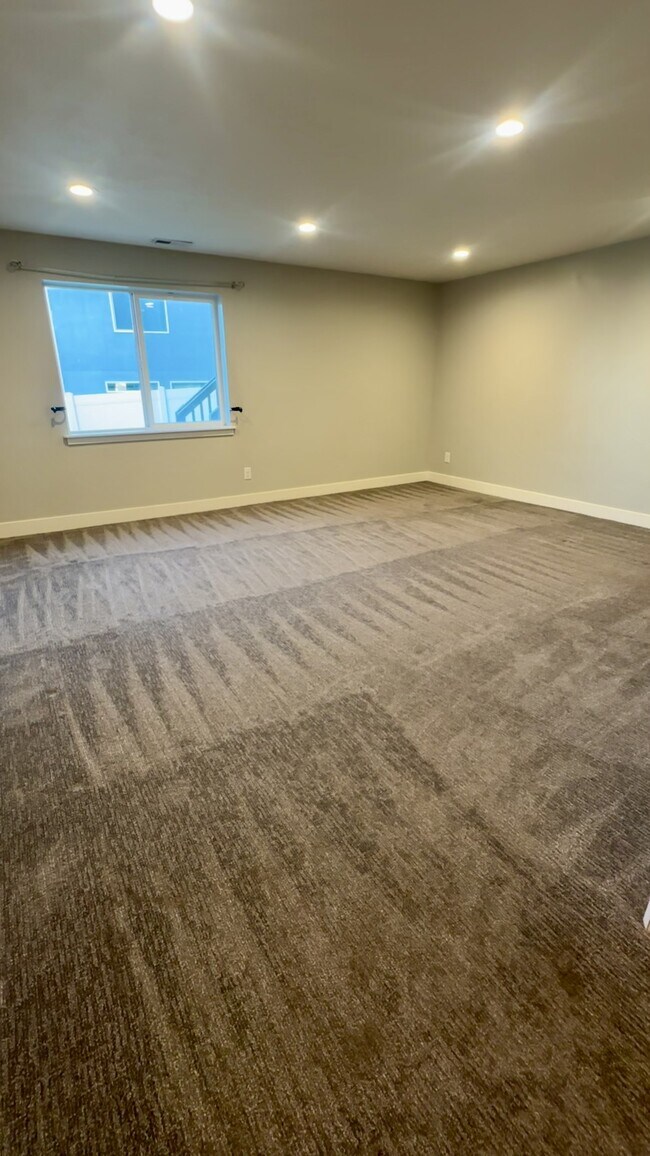 Building Photo - 169 E Ridgeline Wy