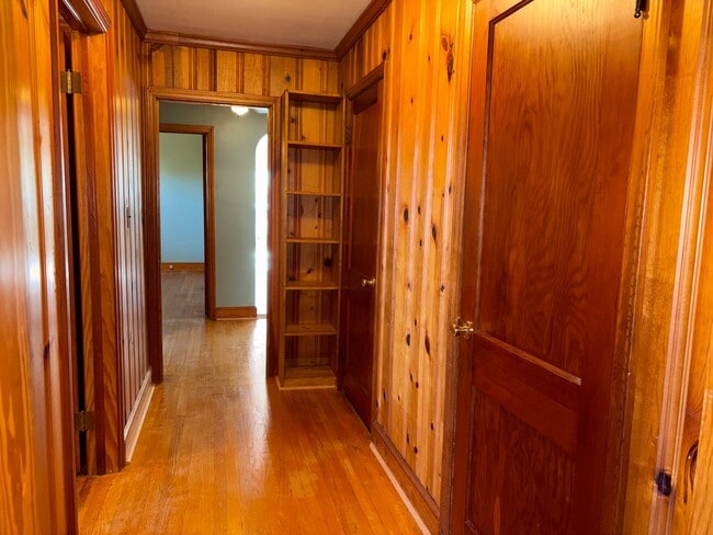 Building Photo - 3 Bedroom, 1.5 Bathroom House in Winston-S...