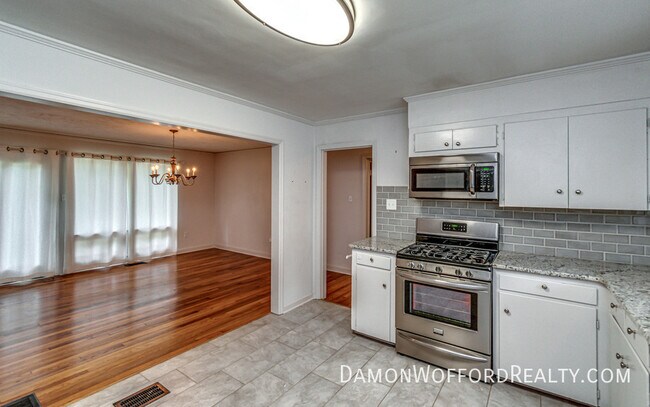 Building Photo - 1827 Parkridge Dr