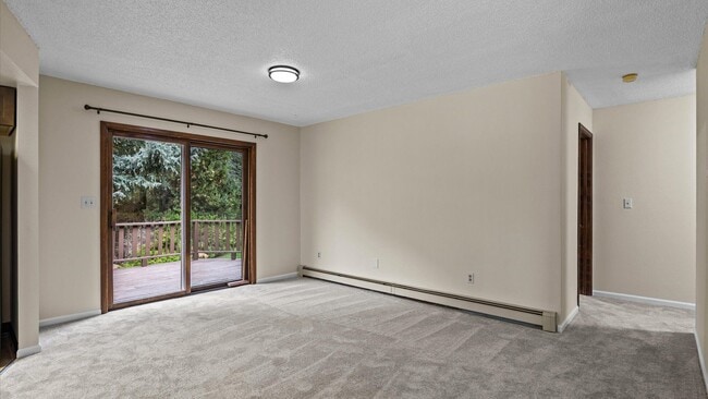Building Photo - 1001 Walz Ave