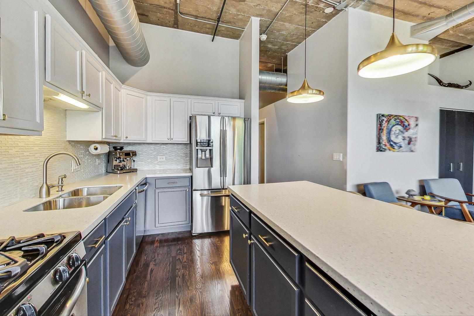 Building Photo - 1111 W 14th Plz