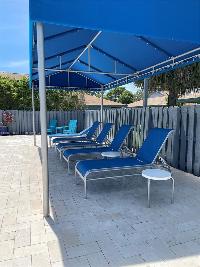 Building Photo - 1625 N 15th Terrace