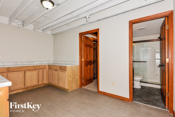 Building Photo - 1720 Woods Mill Dr