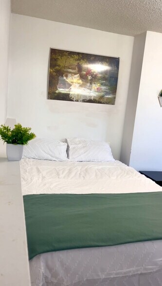 bedroom 3 - 626 S Beeman St