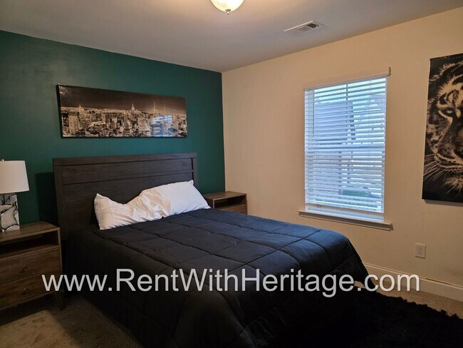 Building Photo - Amazing 5 Bedroom/ 3 Bath Home in Sweetwater, a Swim Tennis Community/ Attention to Detail / Grea...