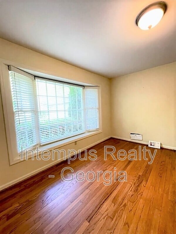 Building Photo - 3474 Sunderland Cir NE