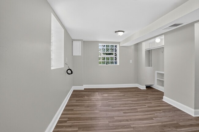 Building Photo - 9722 S Merrion Ave