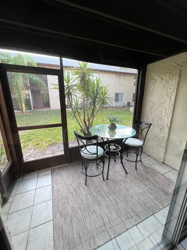 Building Photo - 4215 E Bay Dr