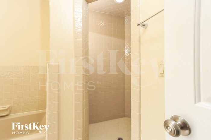 Building Photo - 4911 Stonecrest Dr