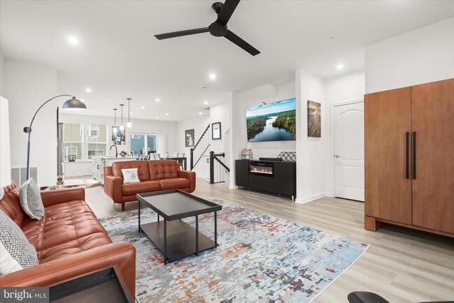 Building Photo - 1624 Aster Ln