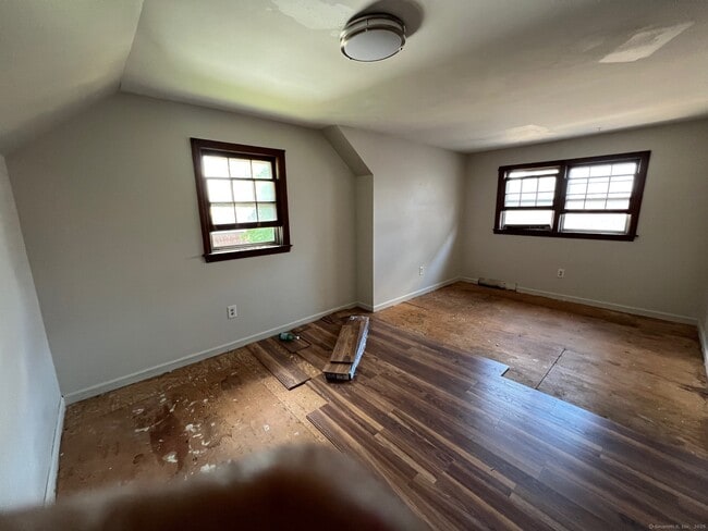 Building Photo - 33 Admiral St