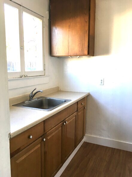 Building Photo - 11 Hemstalk Ct