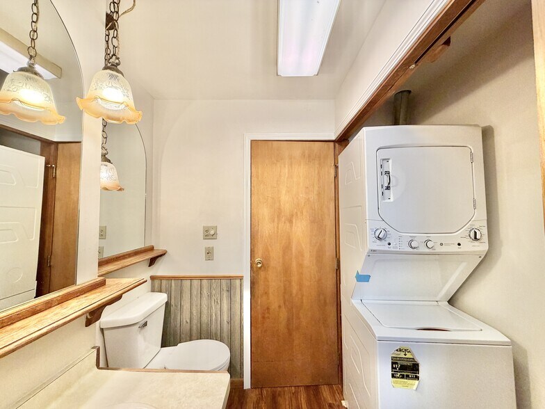 Building Photo - 2041 Gorton St