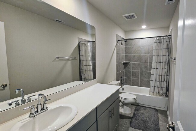 Building Photo - Spacious Ventana Home with all appliances!