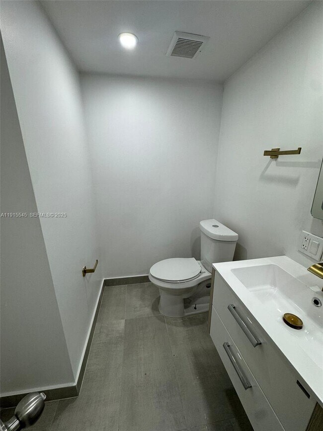 Building Photo - 20860 San Simeon Way