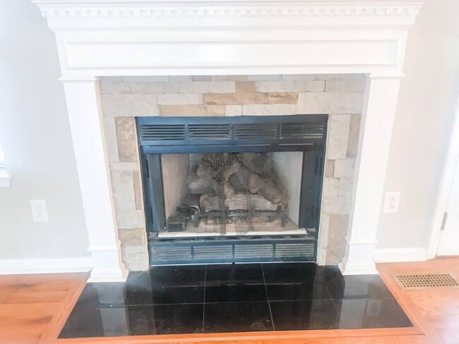 Building Photo - 118 Redbud Dr