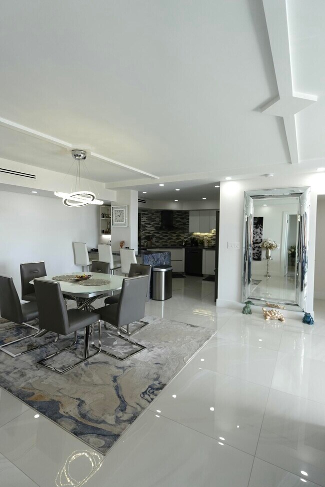 Building Photo - 2860 S Ocean Blvd