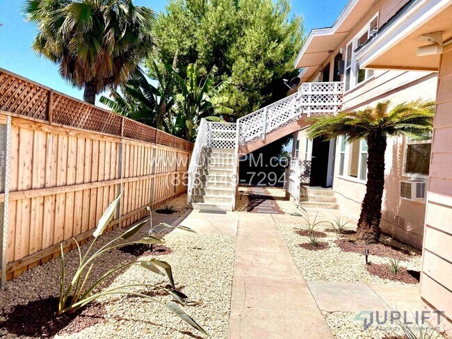 Building Photo - 4829 Castle Ave