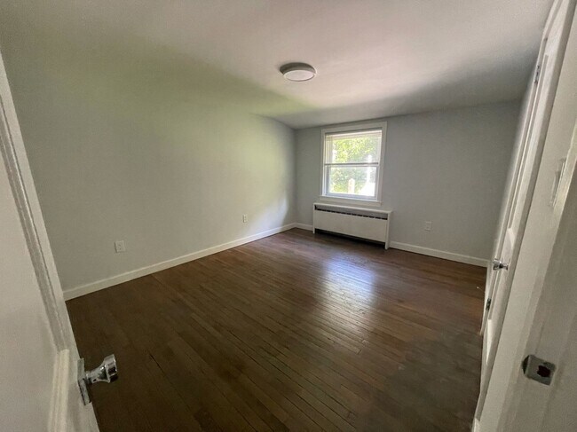 Building Photo - 24 Tulip Ln