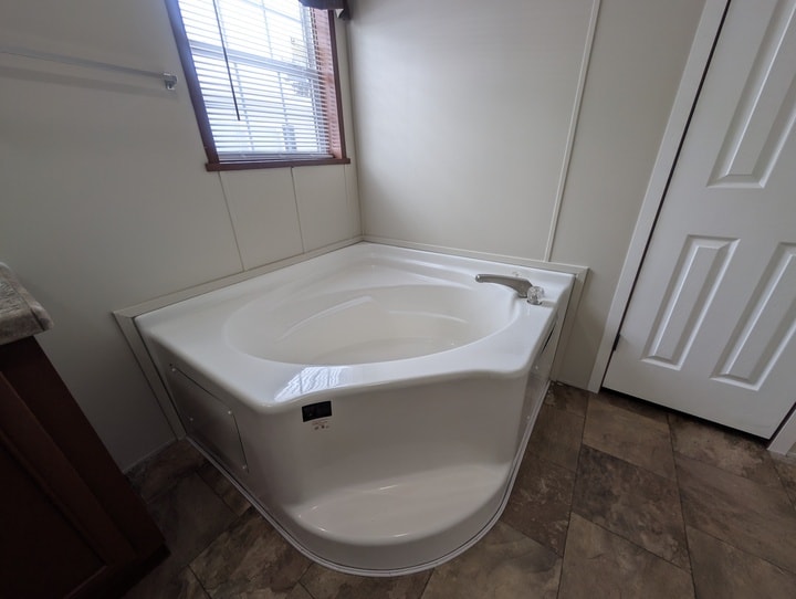 Building Photo - 15843 Charlemagne Ave W