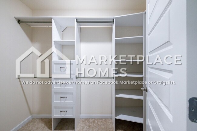 Building Photo - 559 Post Oak Ln