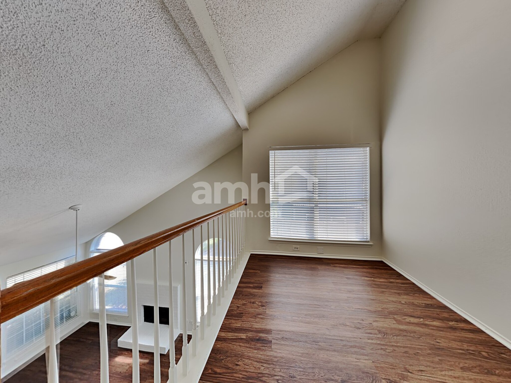 Building Photo - 830 Greenridge Dr