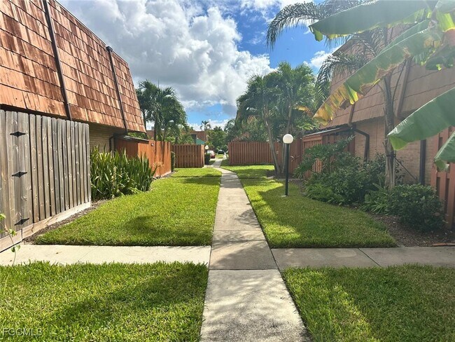 Building Photo - 1709 Park Meadows Dr