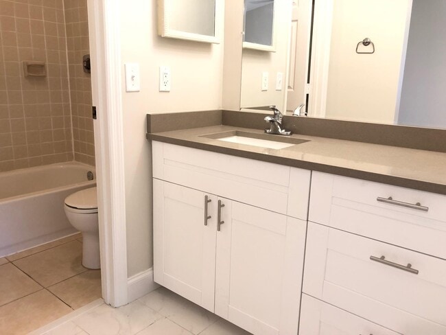 Building Photo - 3711 Carambola Cir N
