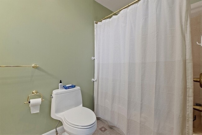 Building Photo - 5 Maple Ridge Dr