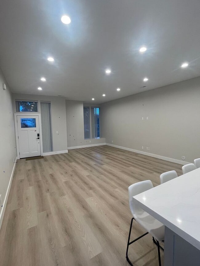 Building Photo - Fully Renovated Home in Millcreek – Modern...