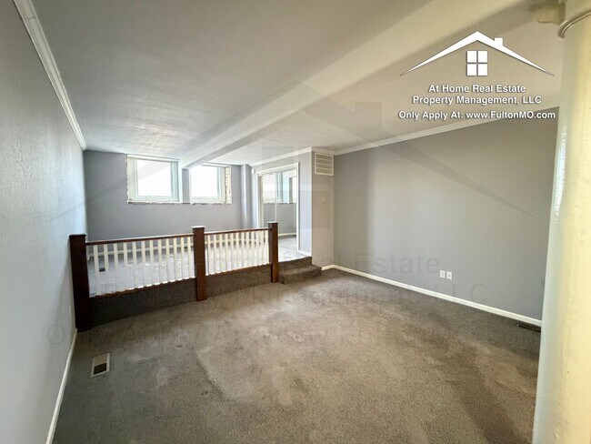 Building Photo - 808 Center St