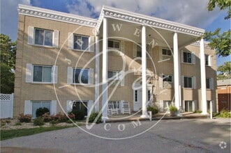 Building Photo - 2 bed 2 bath first floor apartment- Ottawa...