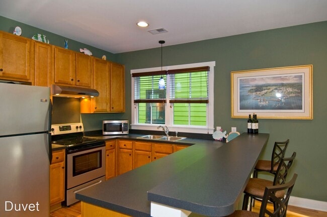 Building Photo - 4 br, 3.5 bath House - 76 Morris Street A