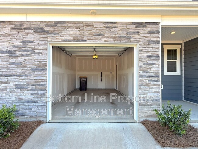 Building Photo - 2735 Winn Ml Dr