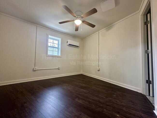 Building Photo - 5640 US-41