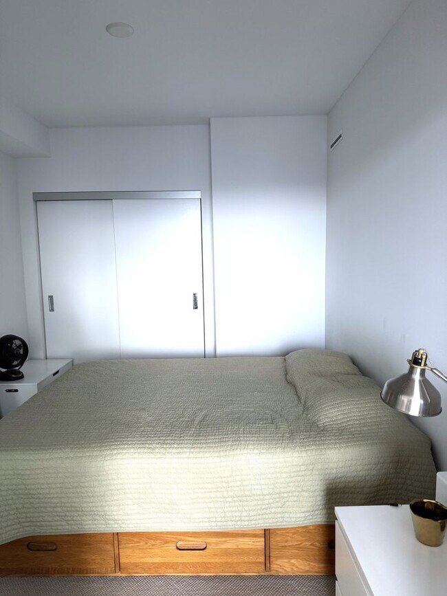 Building Photo - Aalii - High Floor Fully Furnished One Bed...