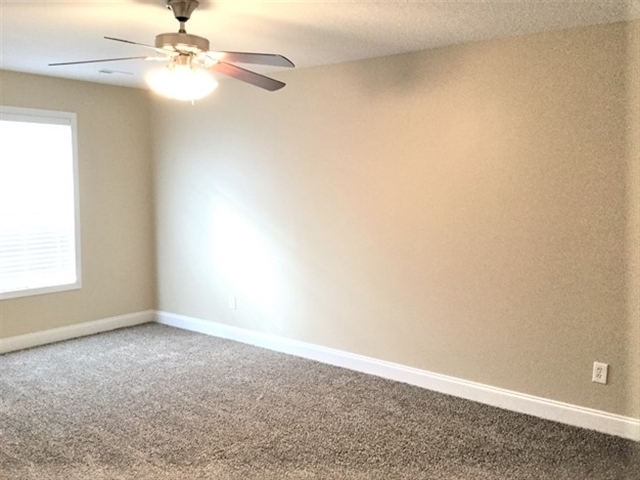 Building Photo - 5721 Rhyne Cove Ln