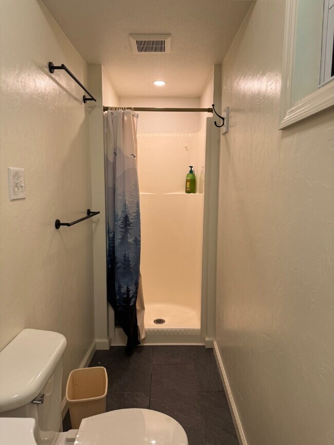 Building Photo - "Charming 3-Bedroom Retreat in Pisgah Fore...