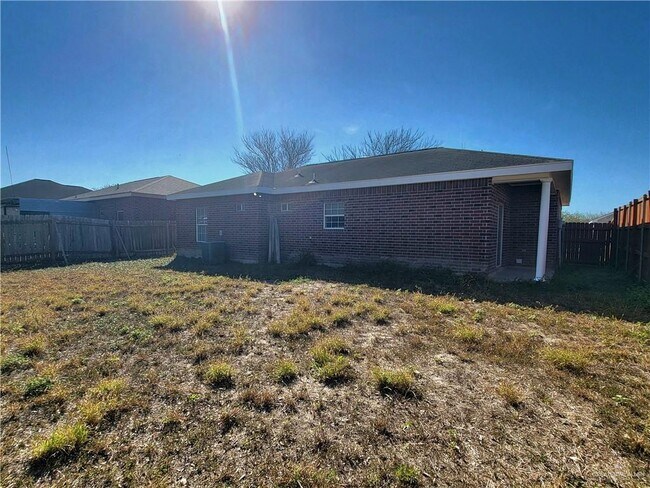 Building Photo - 21 N Opal St