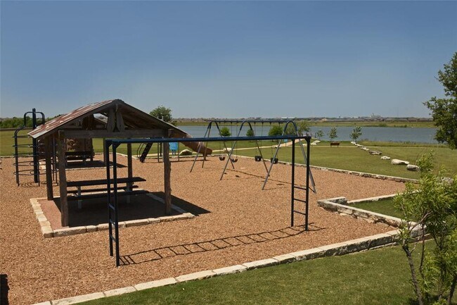 Building Photo - 2812 St Paul Rivera