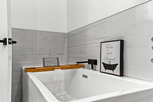 Building Photo - 1211 Bonnie View Rd