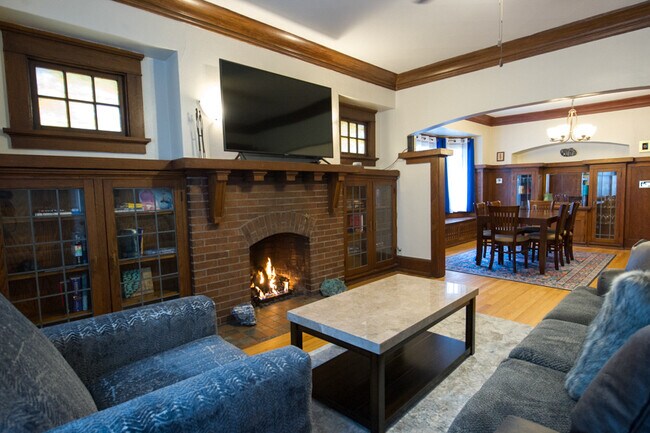 Living room w/fireplace - 2617 N Maryland Ave