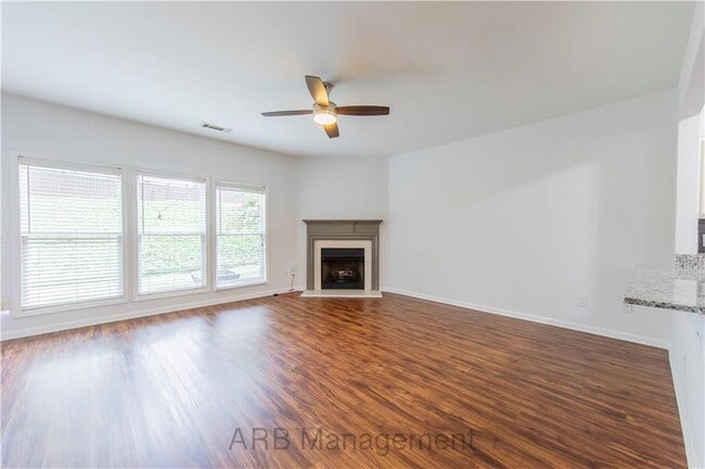 Building Photo - 4922 Sherwood Way